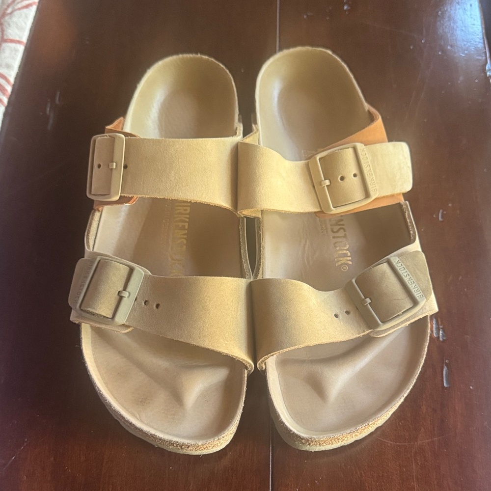 Birkenstock Arizona Split Sandals in Sandcastle/Faded Khaki Box Label